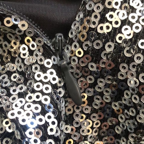 GAP Silver Sequin Fully Lined Skirt With Side Zipper Size 8 NWT - Picture 8 of 10